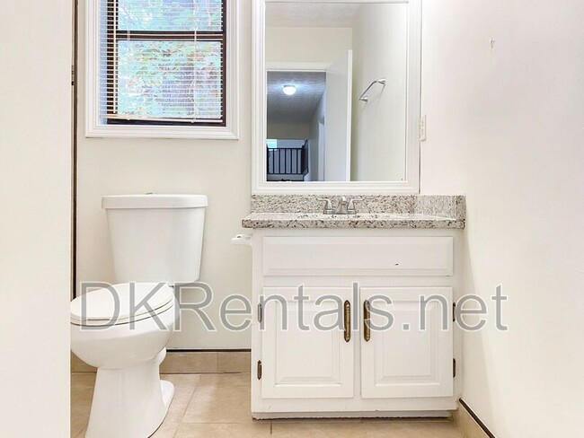 Building Photo - 2136 Clementine Dr