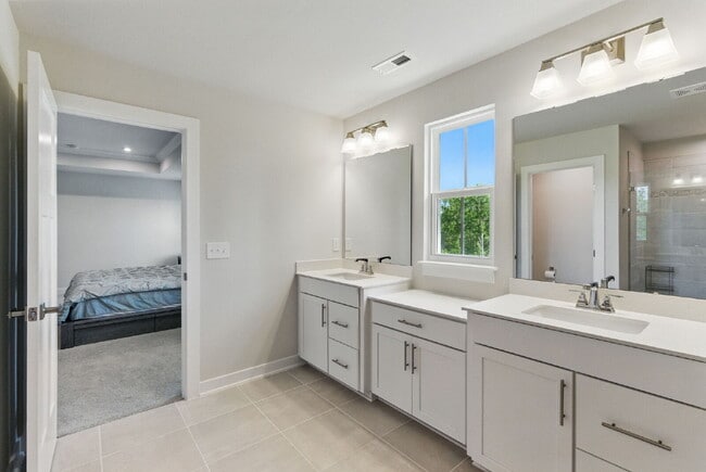 Building Photo - Luxury 5-Bed, 4-Bath Greenville Home in Amenity-Packed Riverstone!