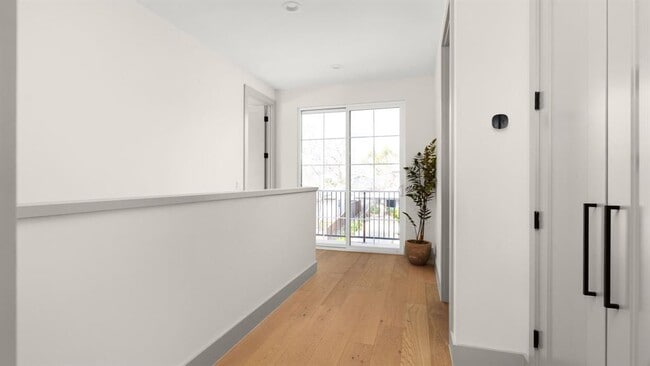 Building Photo - 4901 Gladeview Dr