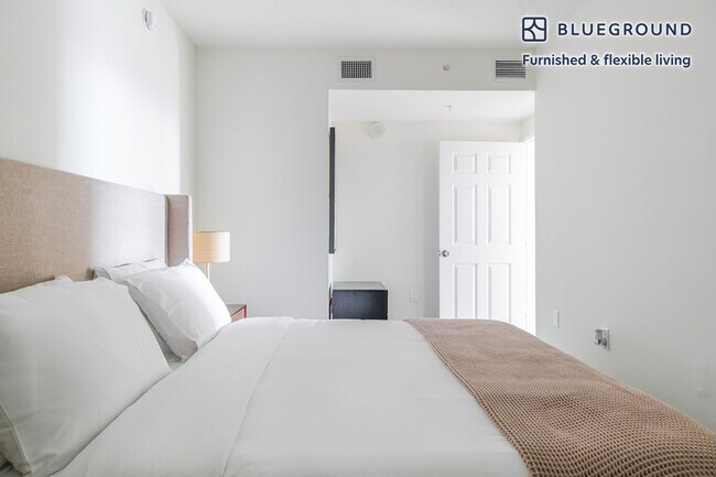 Building Photo - 987 SW 37th Ave