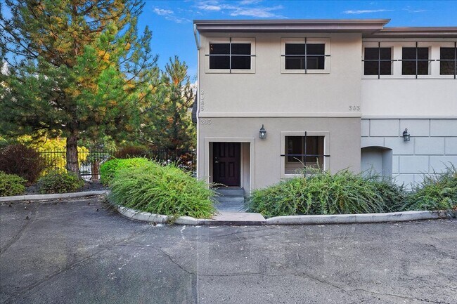 Building Photo - Exceptional 2 Bedroom, 2 Bathroom Apartment Living in Boise’s North End!