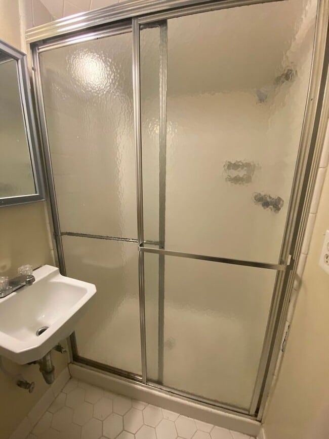 Building Photo - RENT SPECIAL! Large Brick home on UNCW bik...