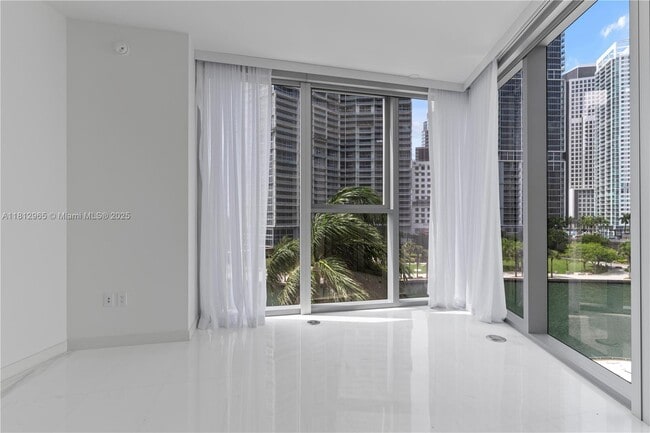 Building Photo - 300 Biscayne Blvd Way