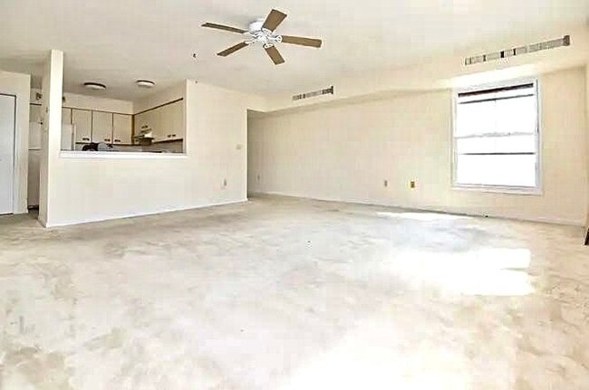 Building Photo - 50 S Common St