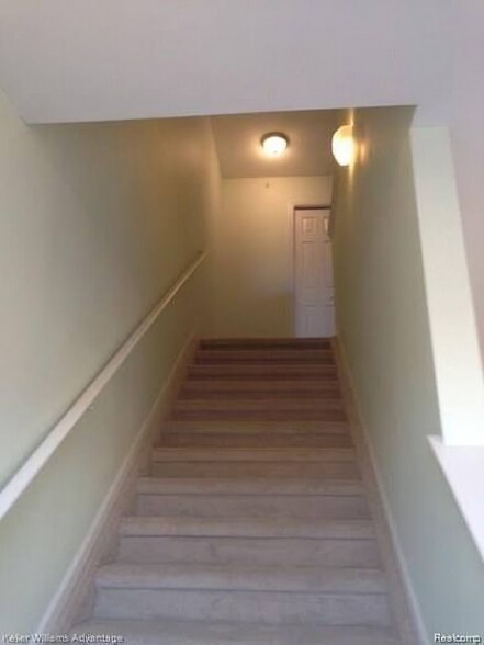 Building Photo - 39862 Rockcrest Cir