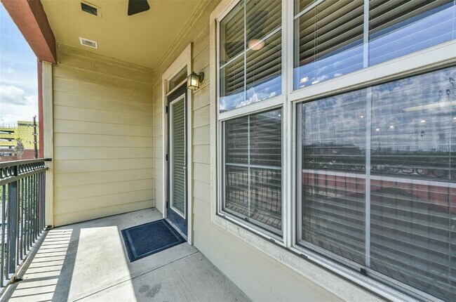 Building Photo - 1711 Old Spanish Trail