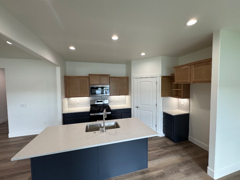 Building Photo - 2430 Lotus Ave