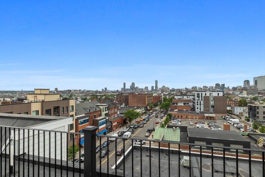 Building Photo - 472 W Broadway