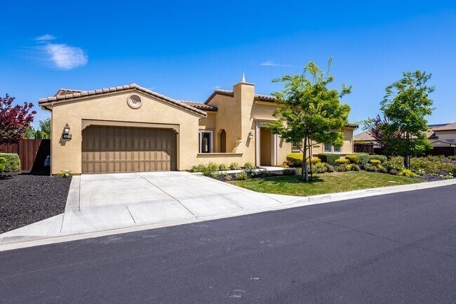 Primary Photo - Amazing Home For Lease