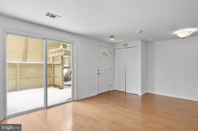 Building Photo - 8619 Welbeck Way