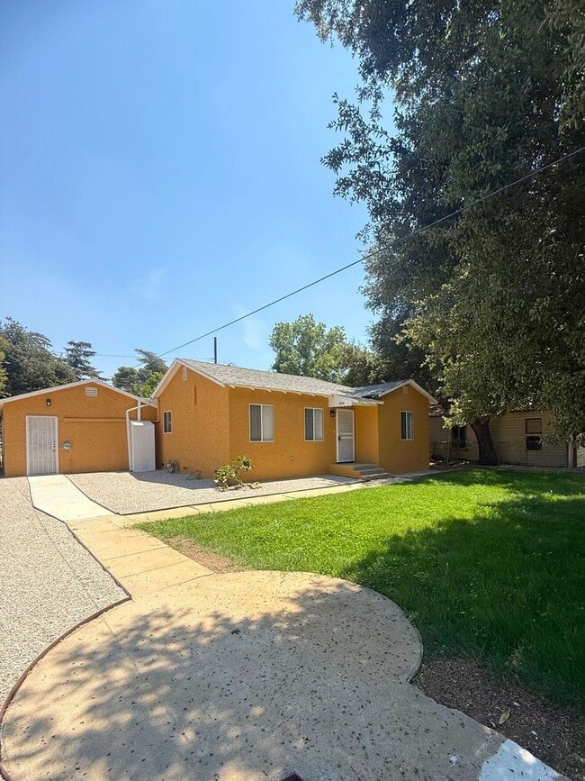 Primary Photo - 3 Bedroom 2 Bathroom House in Beaumont, Ca.