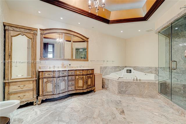 Building Photo - 16047 Collins Ave