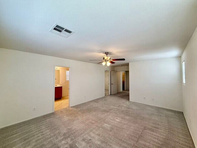 Building Photo - Beautiful 5 bedroom House