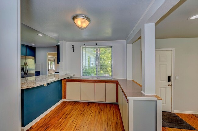 Building Photo - Bothell Rambler
