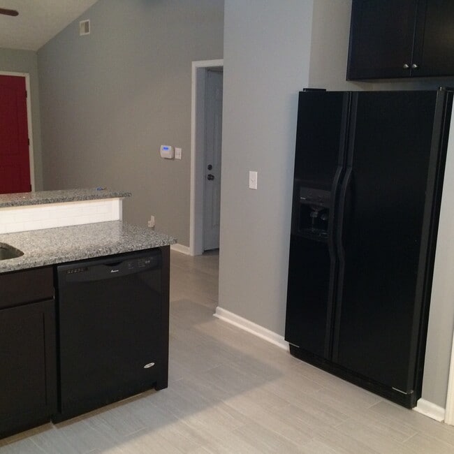 Building Photo - 2721 Cayuga Dr