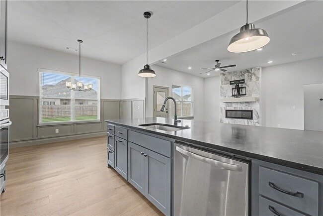Building Photo - 1081 Mammoth St