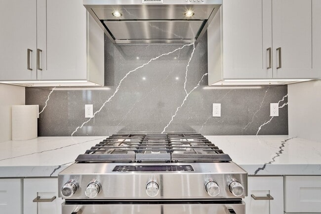 Building Photo - Gorgeous 4 Bed 3 Bath House on a Corner Lot!