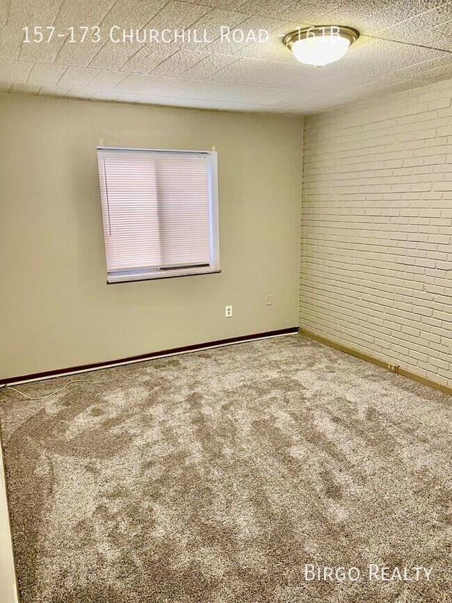 Building Photo - SPACIOUS 1 Bed/1 Bath APARTMENT in CHURCHILL!