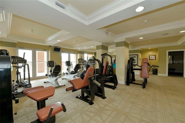 Building Photo - Annual UNfurnished 2/2 condo on top floor ...