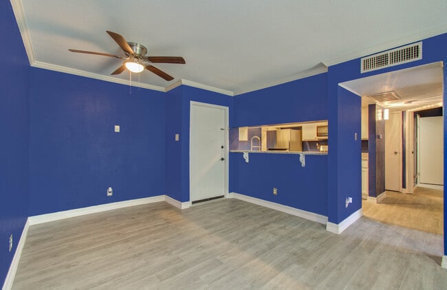 Building Photo - 2814 S Bartell Dr