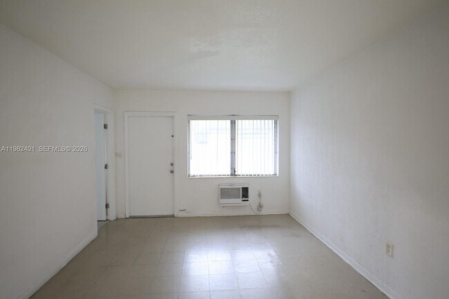 Building Photo - 465 E 28th St