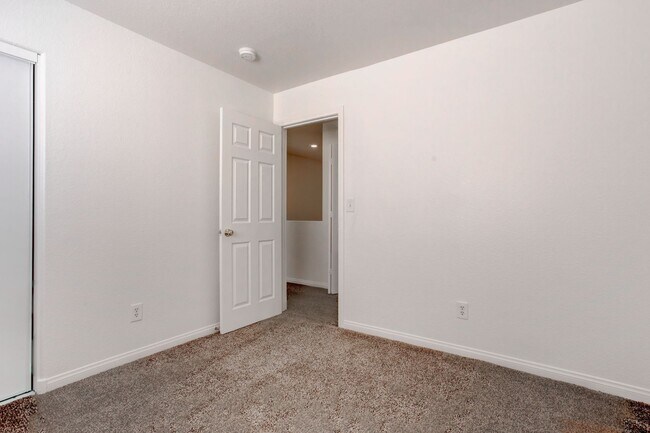 Building Photo - 1195 S Sweet Orange St