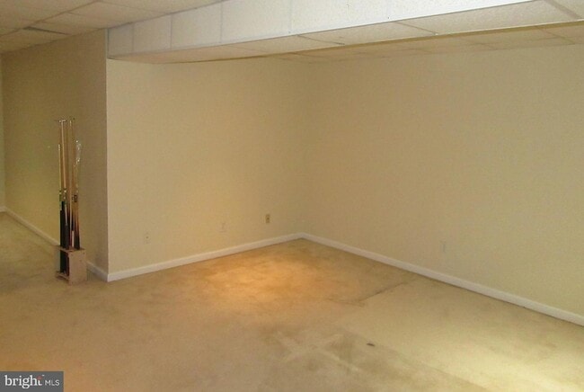Building Photo - 23 Blackbird Ct