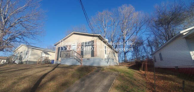 Building Photo - 409 Mason St NE
