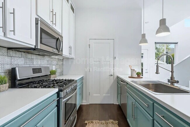 Building Photo - 1421 Leonard St