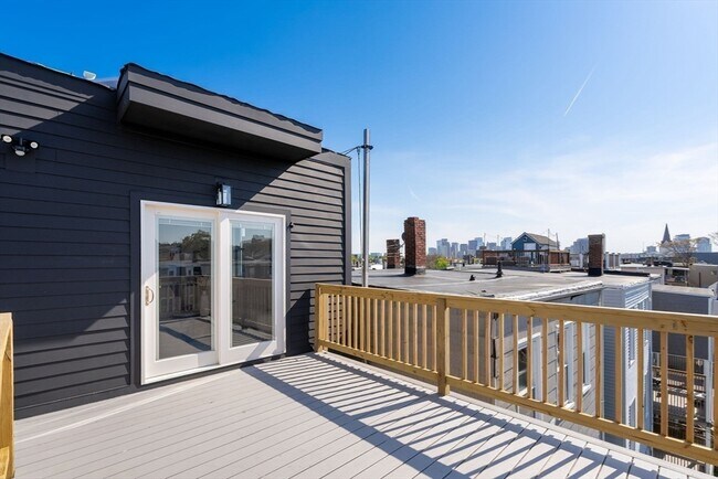 Building Photo - 100 Bennington St