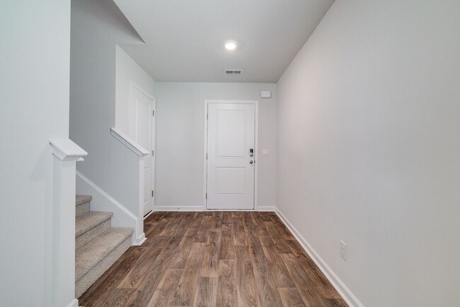 Building Photo - Spacious 4-Bedroom Home in Sought-After Lo...