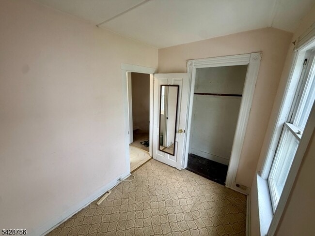 Building Photo - 23 E Hanover Ave