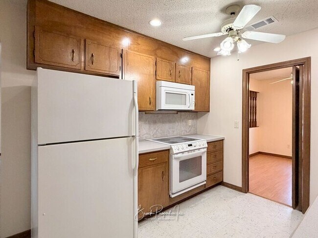 Building Photo - 325 S 73rd Ave
