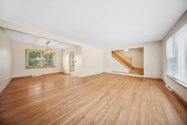 Building Photo - 2115 E Euclid Ave