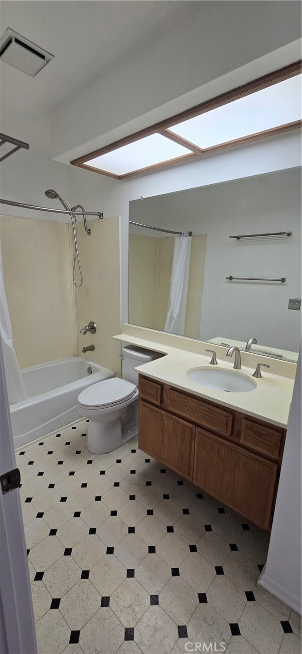 Building Photo - 840 N Harbor Blvd