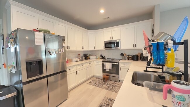 Building Photo - Modern 4-Bedroom Virginia Beach Home Near Town Center!
