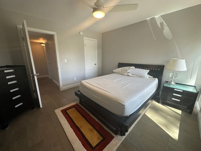 Building Photo - PRIME HOLLYWOOD CONDO!!! 2 Bed/2 Bath LUXURY LIVING!