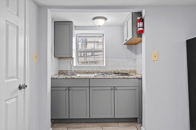 Building Photo - 6BR / 5BA Single-Family Home | 2,663 Sq Ft | Private Driveway | Deck | $4,200/mo Spacious 6-bedro...