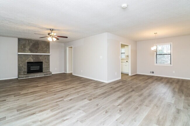 Building Photo - 3035 Sumit Wood Dr NW