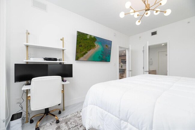 Building Photo - 16385 Biscayne Blvd