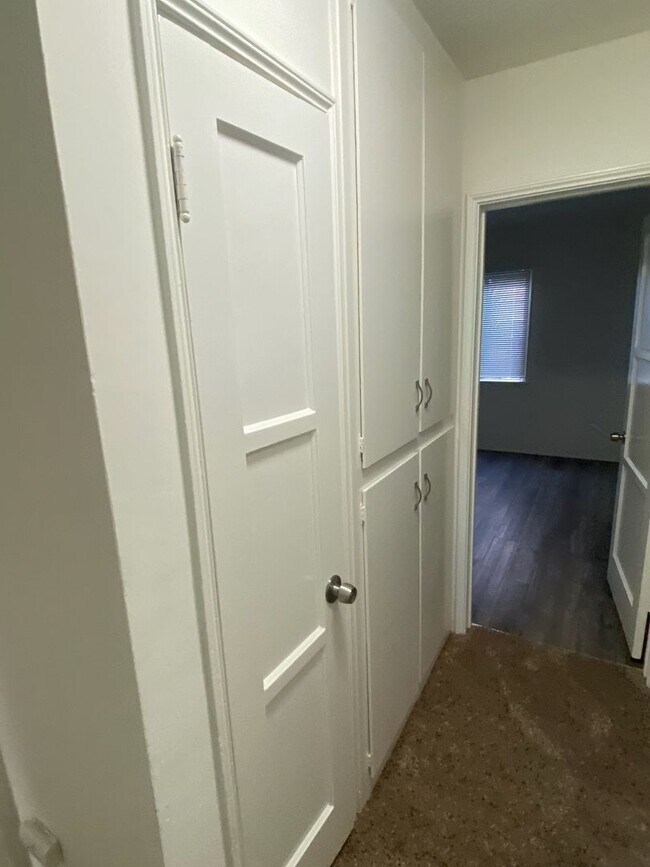 Building Photo - 5650-5652 Rocket St