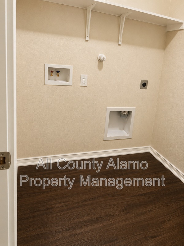 Building Photo - 5071 Mustang View