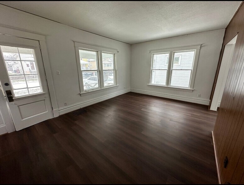 Building Photo - 206 Summit Ave