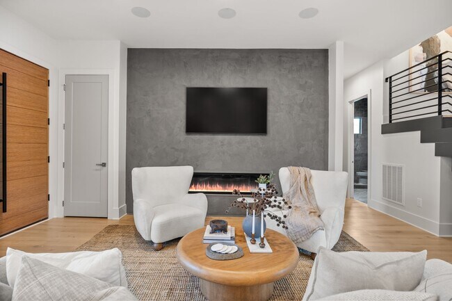 Building Photo - 601 S 9th St