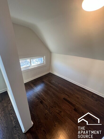 Building Photo - 3135 N Oakley Ave