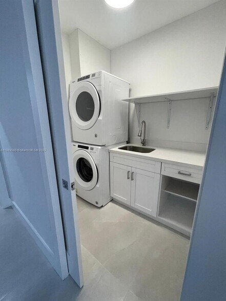 Building Photo - 6331 SW 23rd St