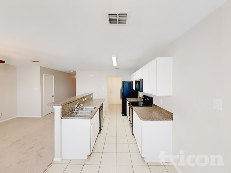 Building Photo - 1300 Pine Ln