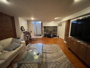 Building Photo - 915 Beacon St