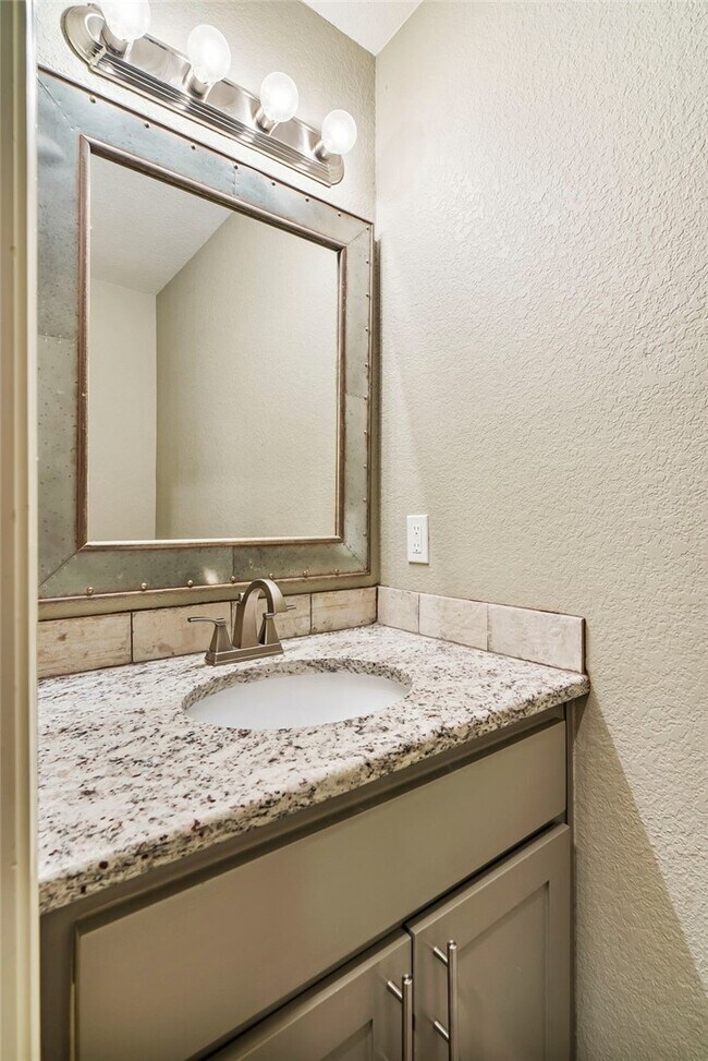 Building Photo - 5307 S Bellview Rd