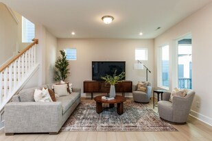 Building Photo - 339 Parkland Dr